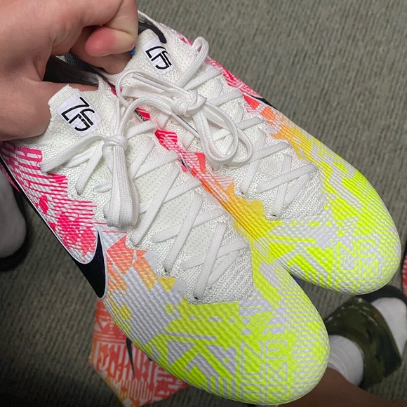 Nike Mercuial Vapour 13 Elite Soccer Shoes - Picture 2 of 4